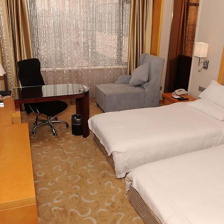 Shanghai Sky Rainbow Hotel Room photo